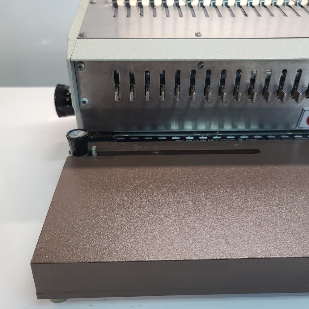 General Binding Corporation GBC Combo Binding Machine Model 222-KM