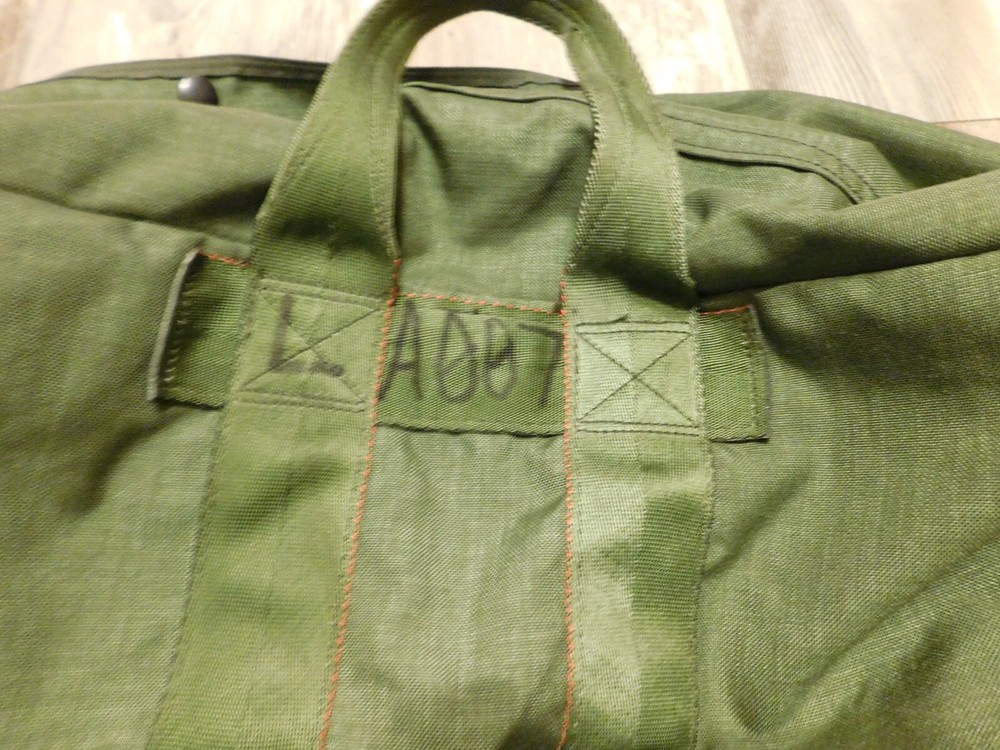 MILITARY GREEN FLYER'S KIT BAG