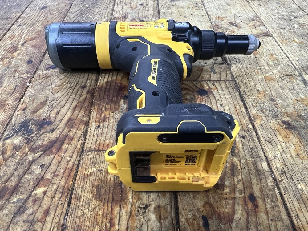 dewalt DCF403 Rivet Tool Set