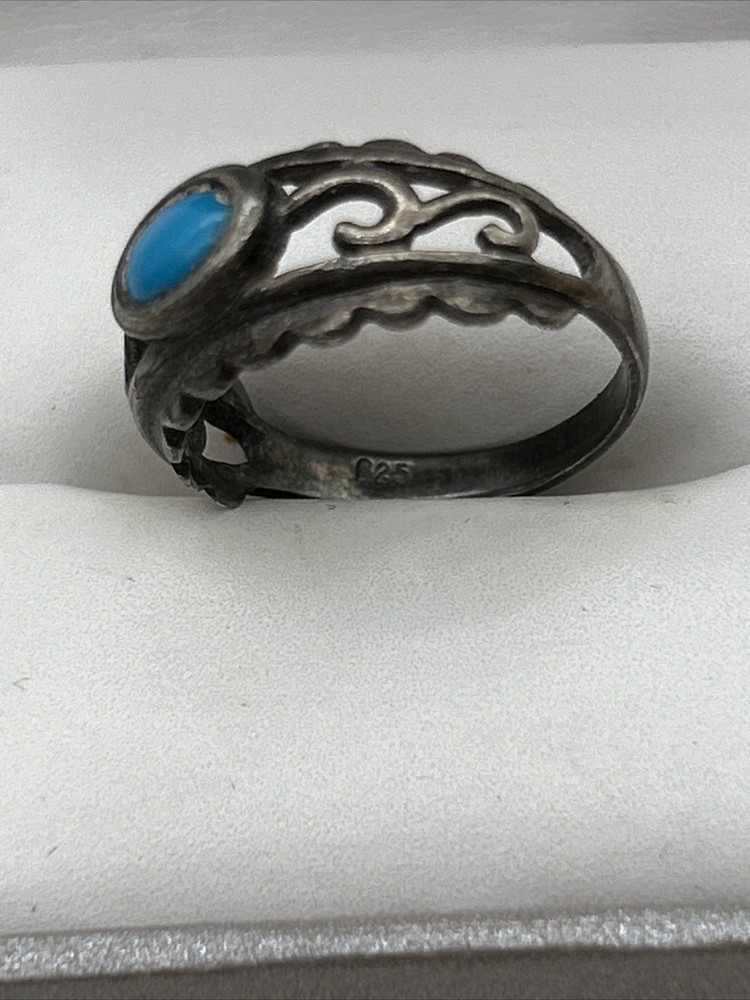 Vintage Sterling Silver Turquoise Ring Size 5 - 2.4 Grams
