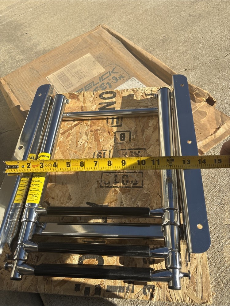 Garelick Locking Under Platform Sliding Ladder Model 12.643