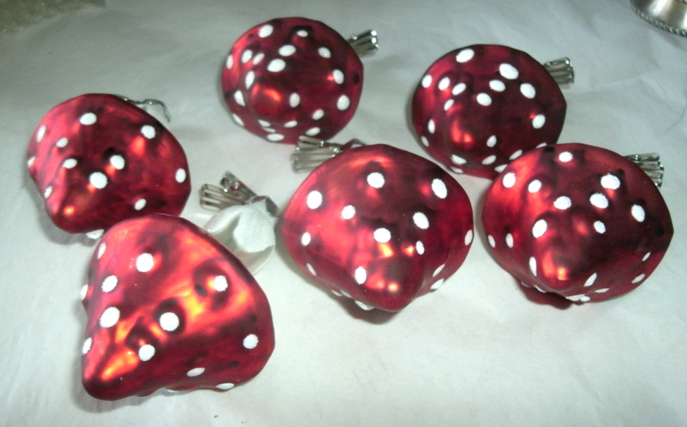 6 HANDPAINTED GLASS CLIP MUSHROOM ORNAMENTS, 4"