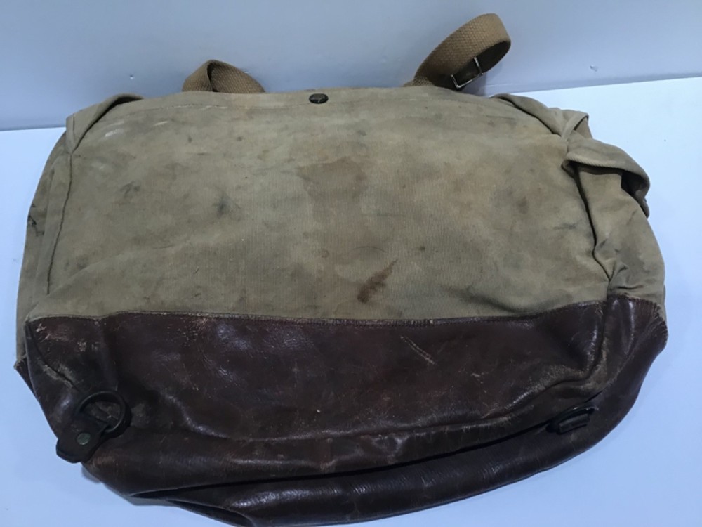 Private Purchase US Musette Bag w/ Leather Bottom