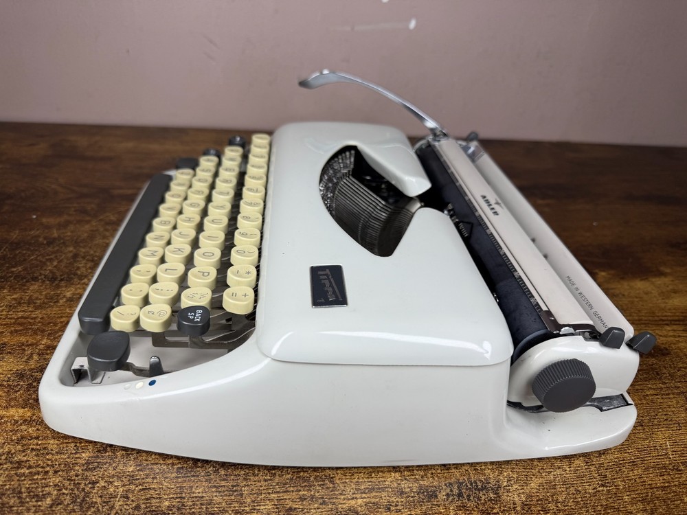 Excellent! Serviced Cursive/Script 1966 Adler Tippa 1 Ultra-Portable Typewriter