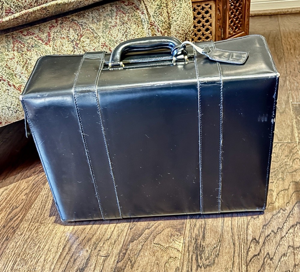 VINTAGE BLACK PILOTS BRIEF CASE
