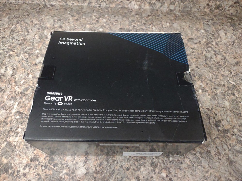 Samsung Gear VR With Controller - Complete - Powered by Oculus