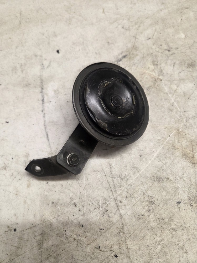 93 - 96 1996 Honda CBR1000F horn with bracket