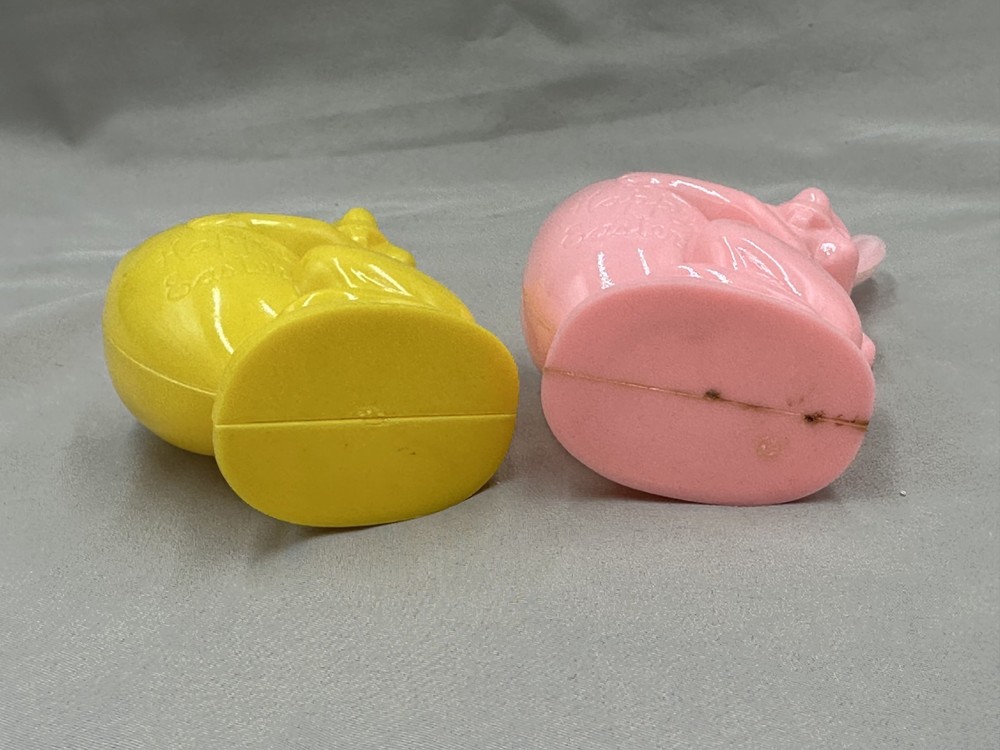 c 1950 ROSBRO Egg EASTER BUNNY Rabbit CANDY CONTAINER Toy Hard Plastic Vintage