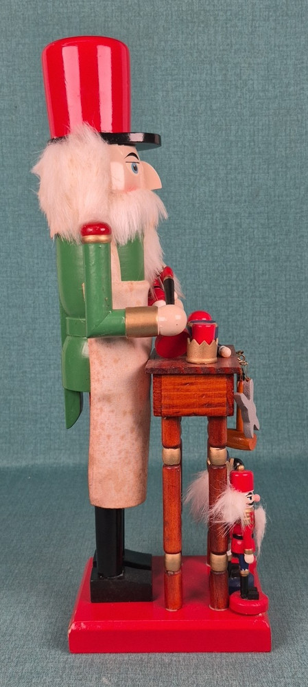 15" Nutcracker Craftsman Making Small Nutcrackers ~ Unbranded