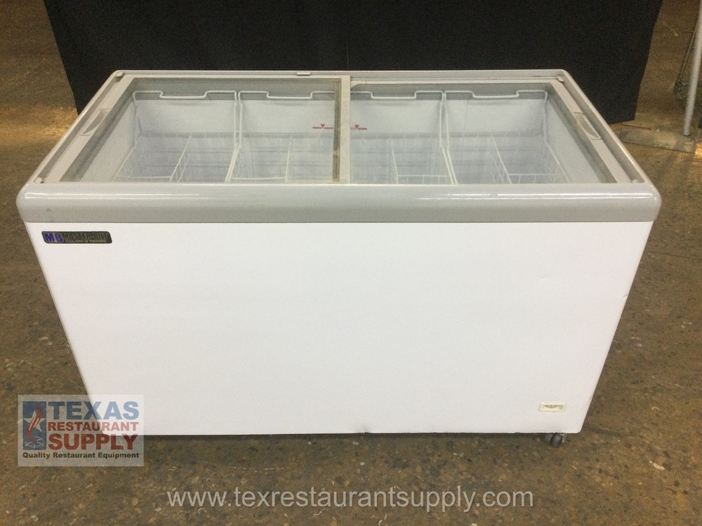 Master-Bilt MSF-52AN 52” Chest Showcase Freezer With Casters