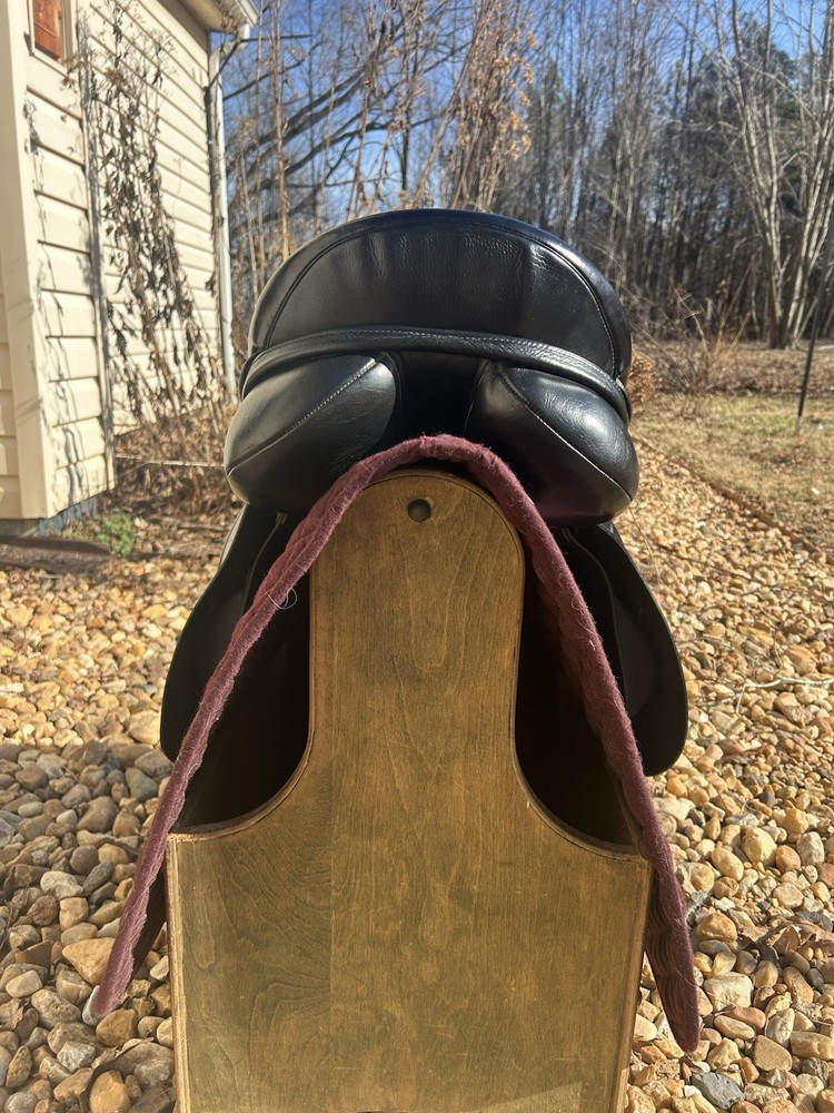 17.5” Kent & Masters General Purpose Saddle – Adjustable Gullet