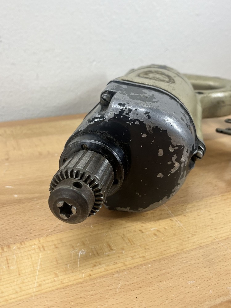 BLACK & DECKER HEAVY DUTY DRILL 1070-60