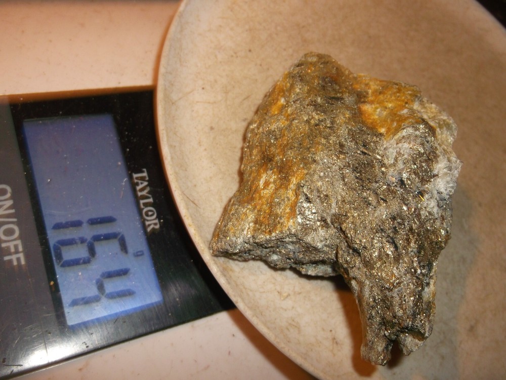 gold silver copper ore, 164 grams samples ,ore high grade .this is not
