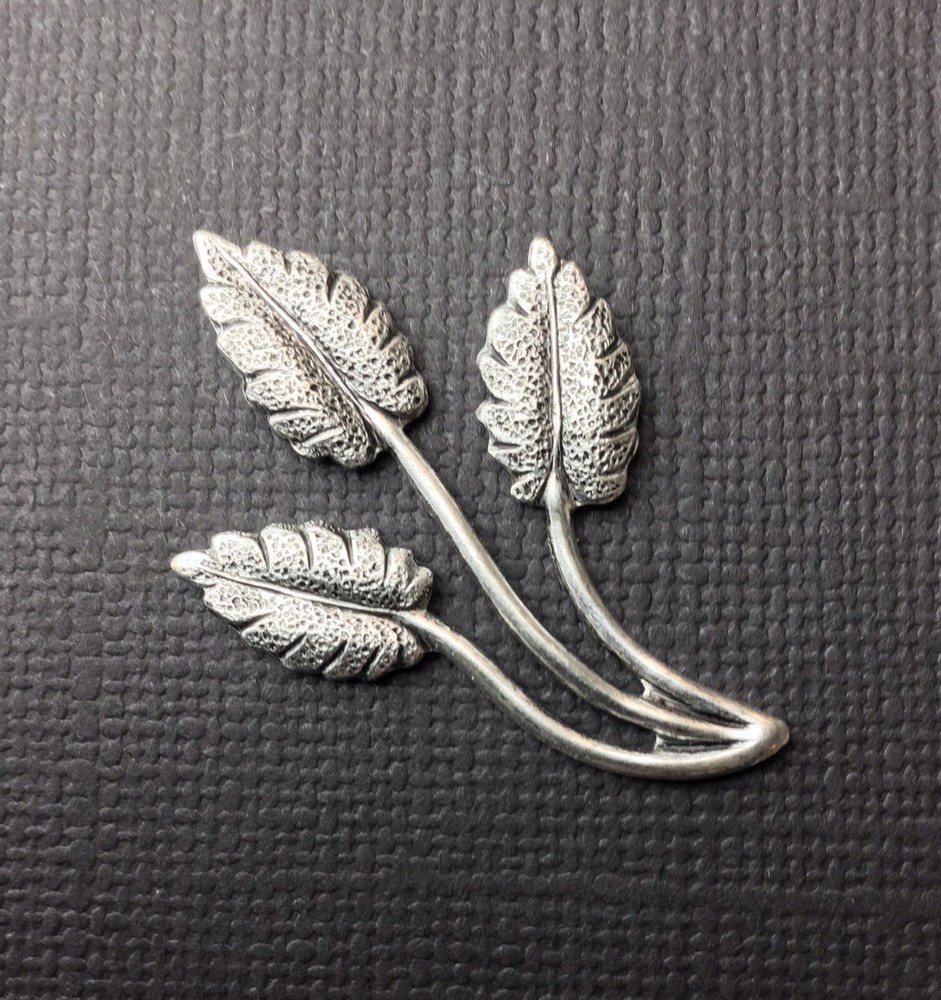 31904 2 Pc Matte Silver Oxidized Triple Leaf Spray Jewelry Finding