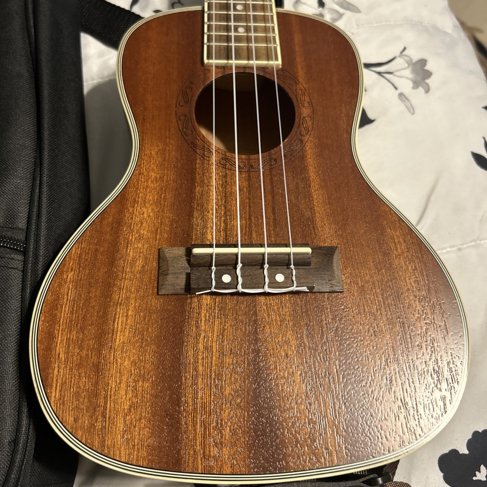 Lohanu concert ukelele LU-C includes bag