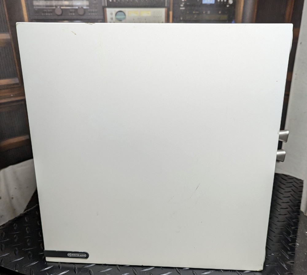 2 Monitor Audio Studio speakers