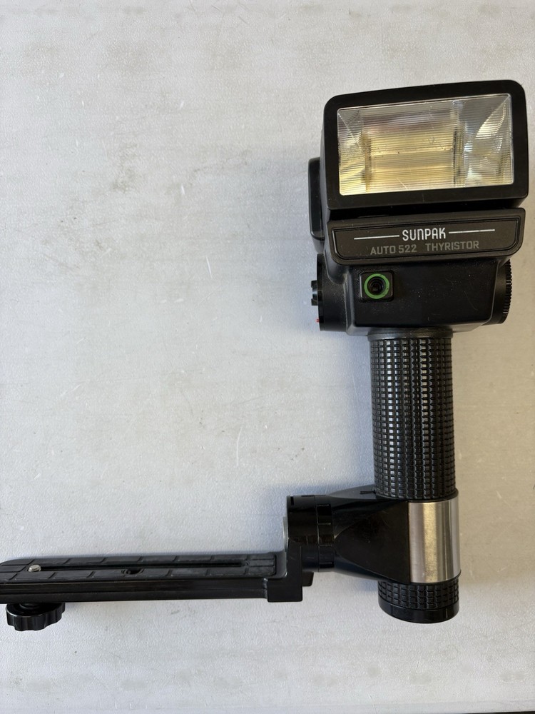 Sunpak Auto 522 Thyristor Handle Mount Flash with bracket