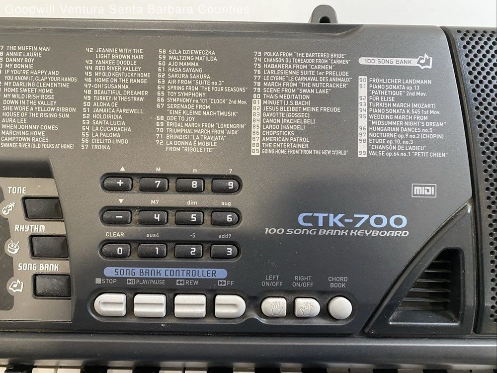 Casio CTK-700 100 Son Bank 61-Key Electronic Keyboard
