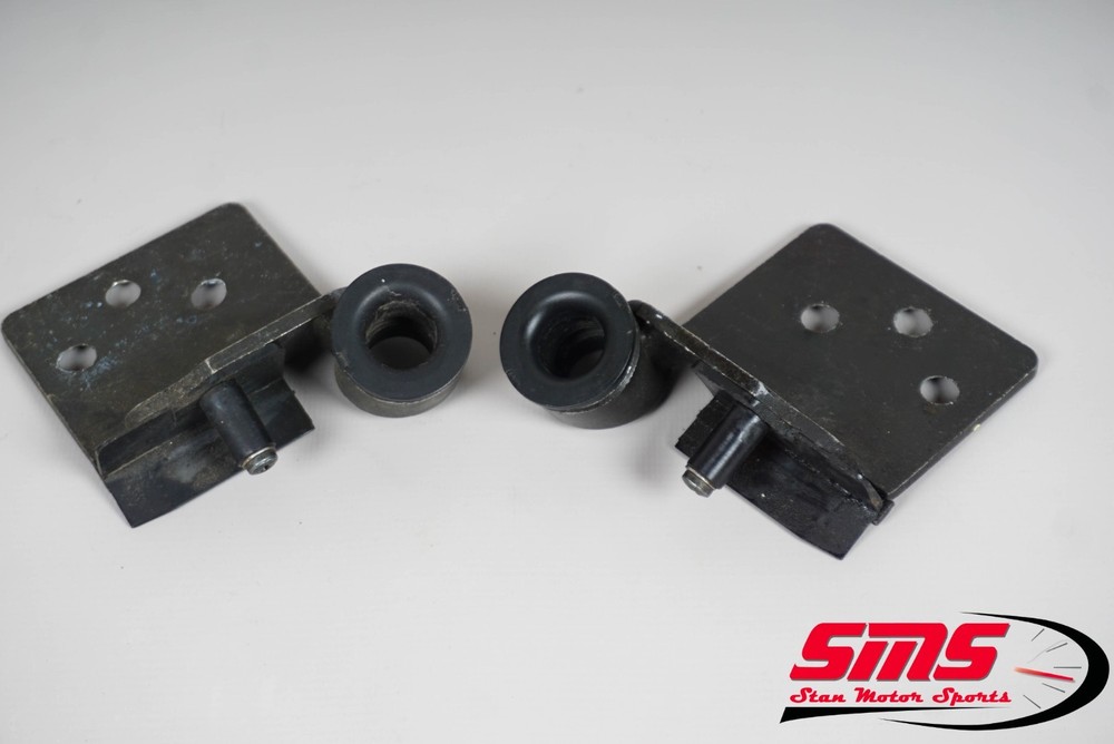 02-08 Maserati Spyder M138 4200 Convertible Top Front Lock Latch Support Bracket