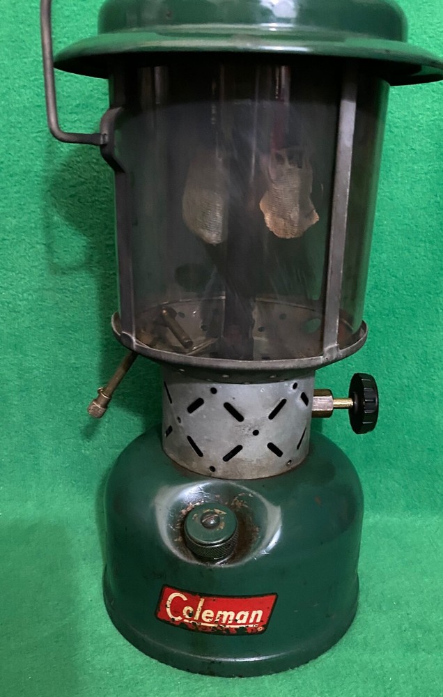 Vintage Coleman Lantern Model 220E