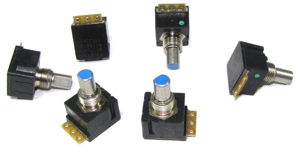 John Deere RE260704 Panel Potentiometer - 5320-533-3