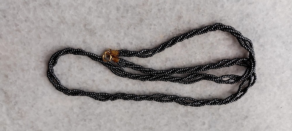 Vintage small black 🖤 glass necklace