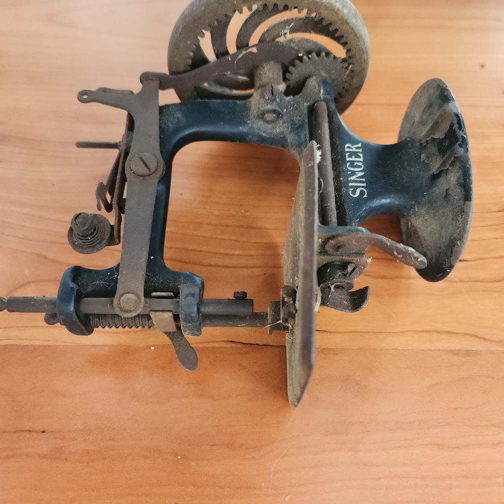 Vintage Miniature SINGER SEWING machine As Is