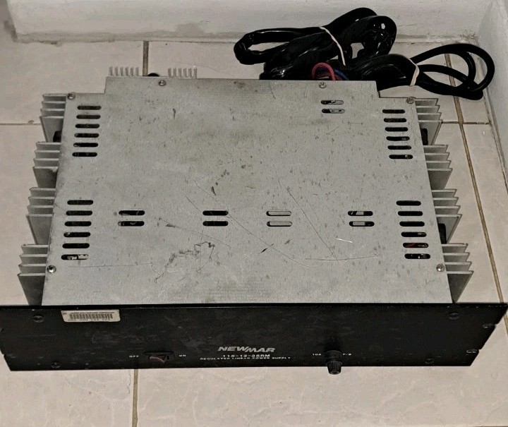 Newmar 115-12-35RM Regulated Linear Power Supply