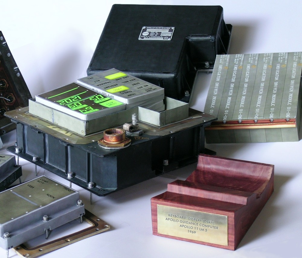 DSKY (DISPLAY KEYBOARD) APOLLO GUIDANCE COMPUTER CRAFT MODEL (LM-5's) MUST READ!