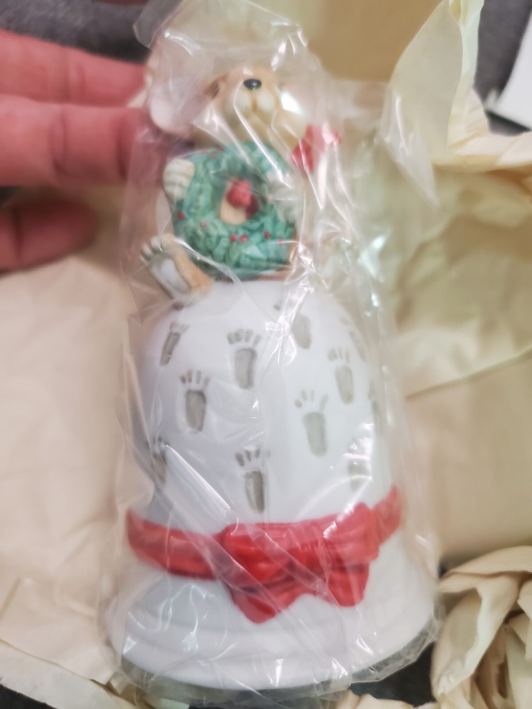 5" CERAMIC CHRISTMAS MOUSE BELL Holding Christmas Wreath NIB