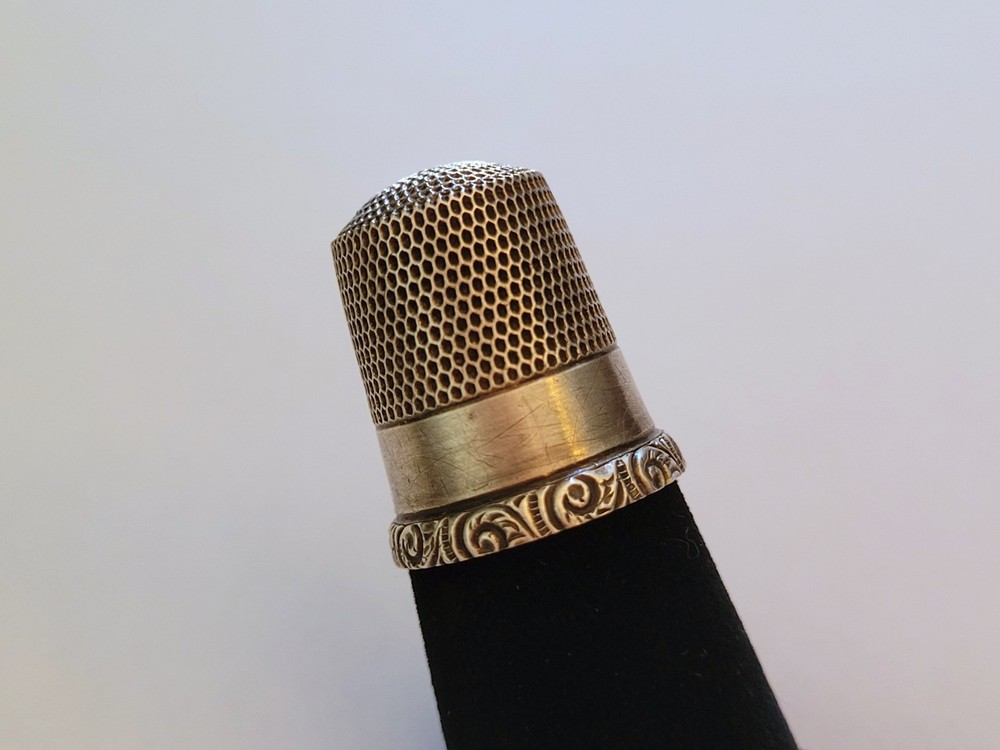 Simons Bros & Co. ~ Antique Sterling Thimble With Swirl Scroll ~ Size 10