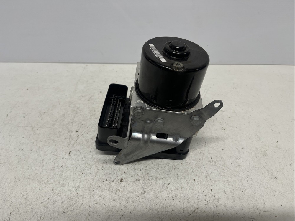 BMW 1 SERIES E87 ABS PUMP CONTROL MODULE 2007 6776055