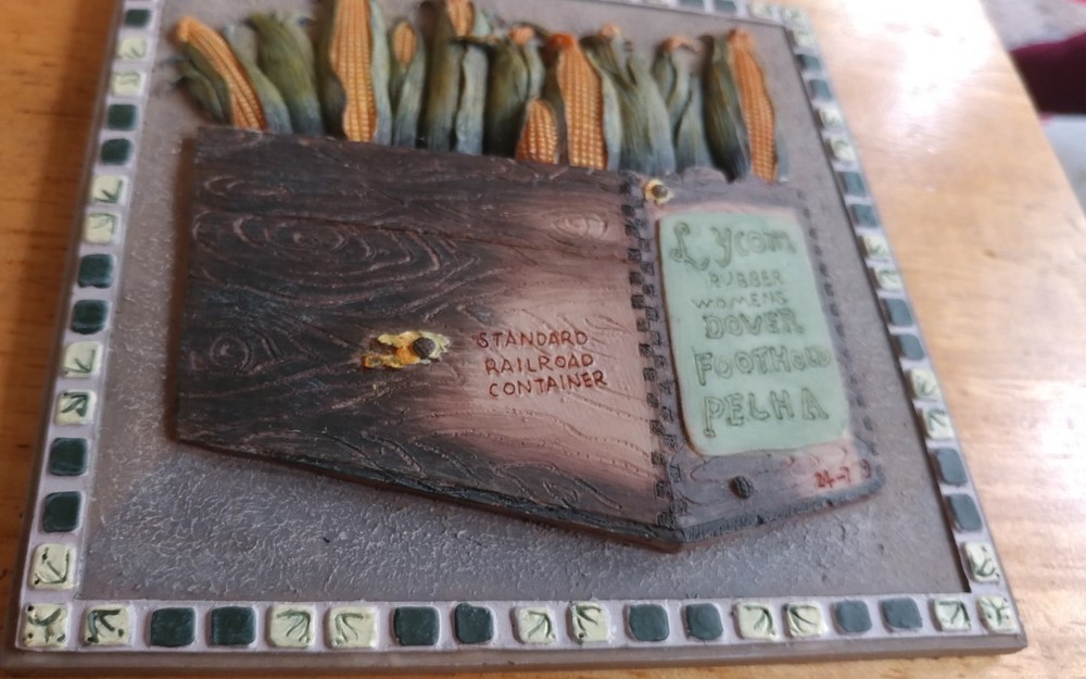 TILE WALL PLAQUE HANGING OF CORN IN CRATE