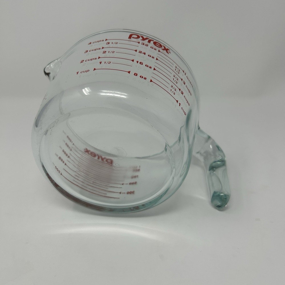 Pyrex Glass Measuring Cup 1 Quart 4 Cup 32 Oz Made in USA Kitchen Bakeware Red