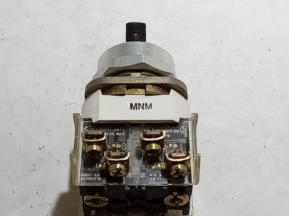Allen Bradley 800T-J2 Selector Switch (M13B)