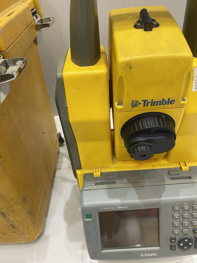Trimble 5503 DR200+ Total Station With Trimble CU Controller