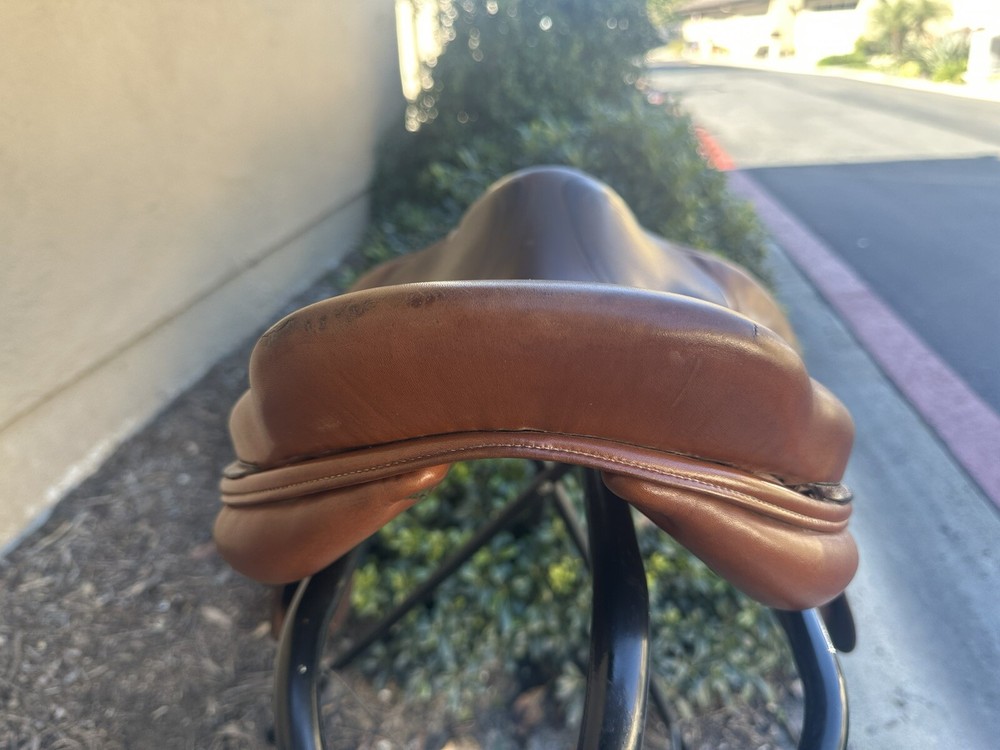 17.5” Arc De Triomphe Gazelle Jumping Saddle