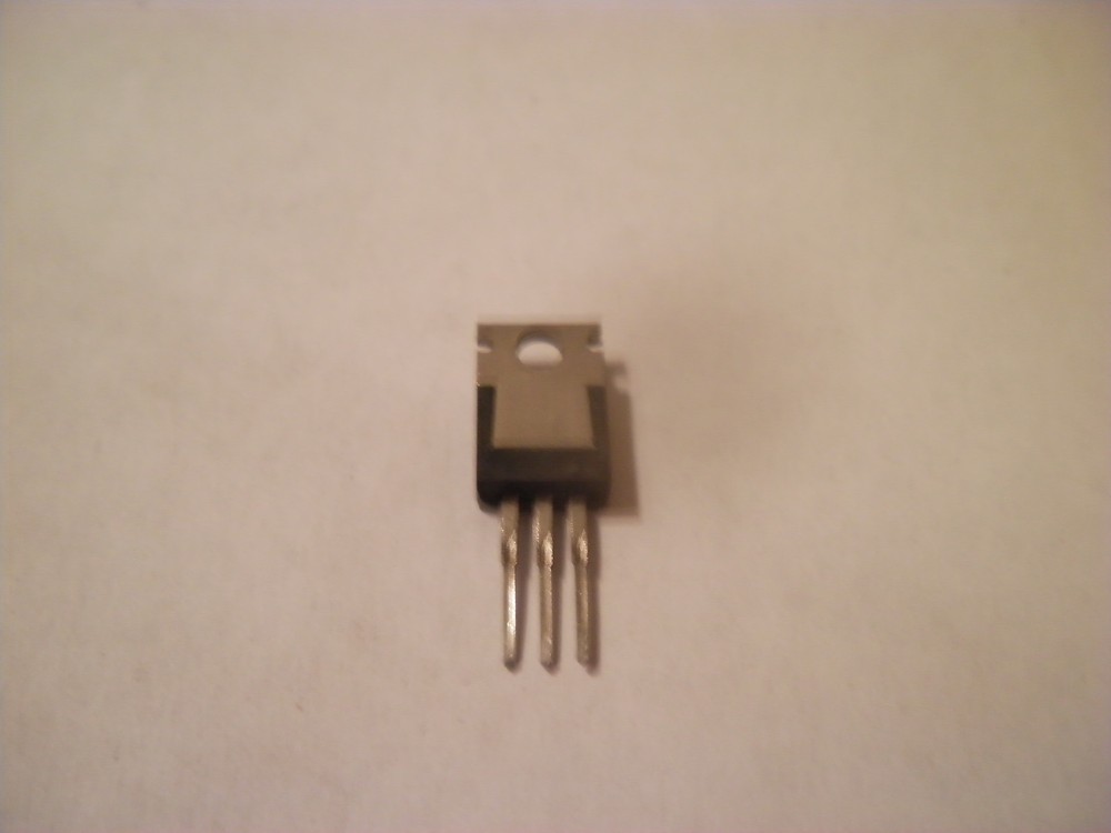 1PCS 7818UC Fairchild Positive Voltage Regulator