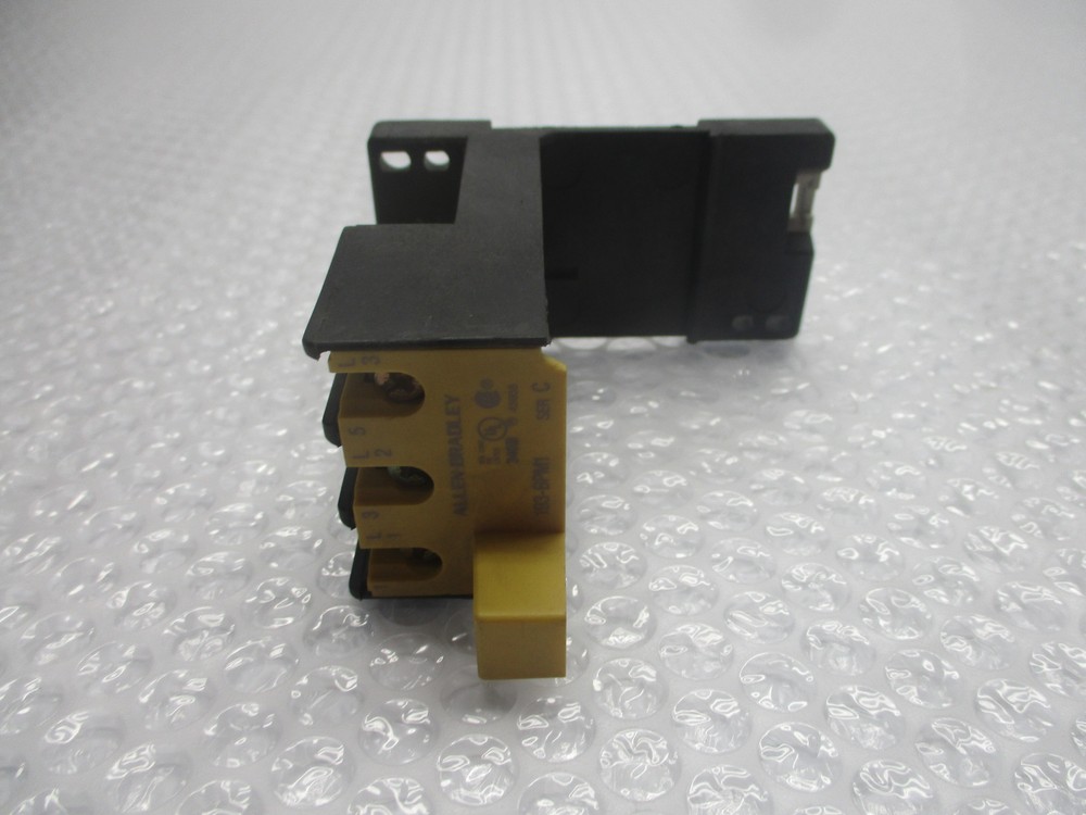ALLEN BRADLEY 193-BPM1 SER.C RELAY BASE ADAPTER NSNP