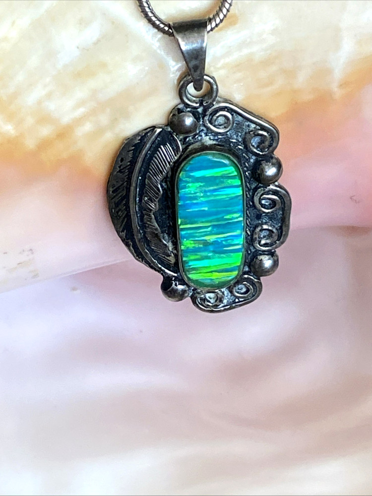 Vintage NAVAJO STERLING SILVER Similated Fire OPAL Shadowbox PENDANT NECKLACE