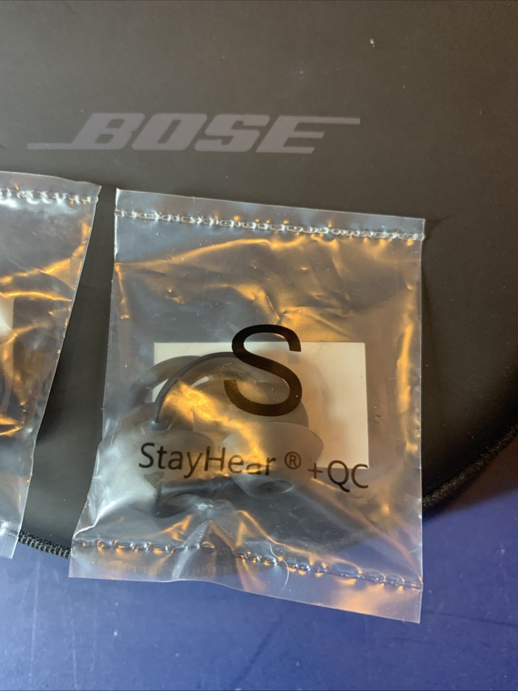 BOSE QuietControl 30 Empty Round Case For Wireless Headphones & Ear Fits Attach