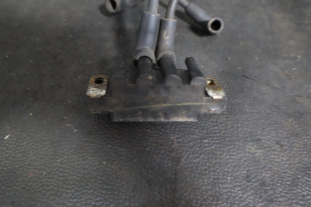 JOHNSON 40HP OUTBOARD IGNITION COIL SPARK PLUG CAP 583740
