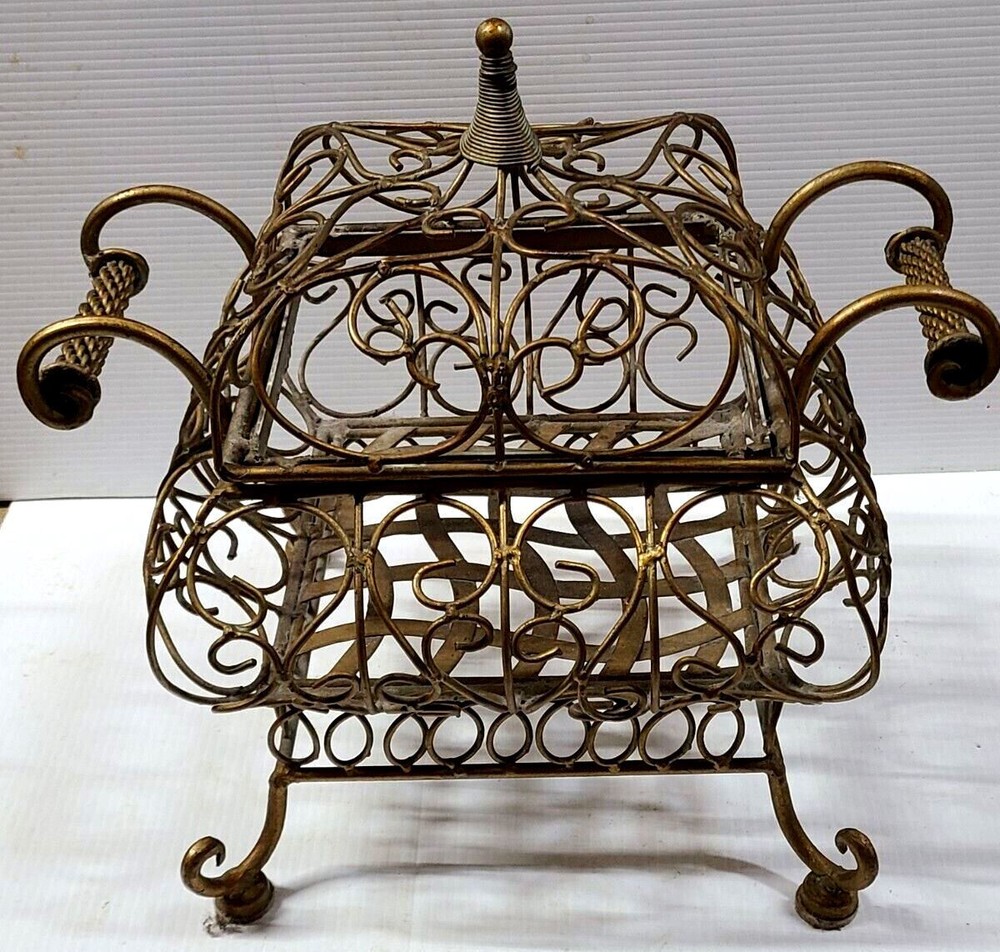 VTG HEAVY CAST IRON RUSTIC ORNATE 2 PC INDOOR/OUTDOOR FOOTED DISPLAY UNIT-EUC