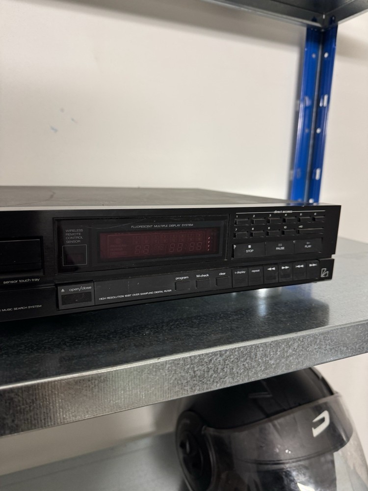 Luxman COMPACT DISC PLAYER D-112