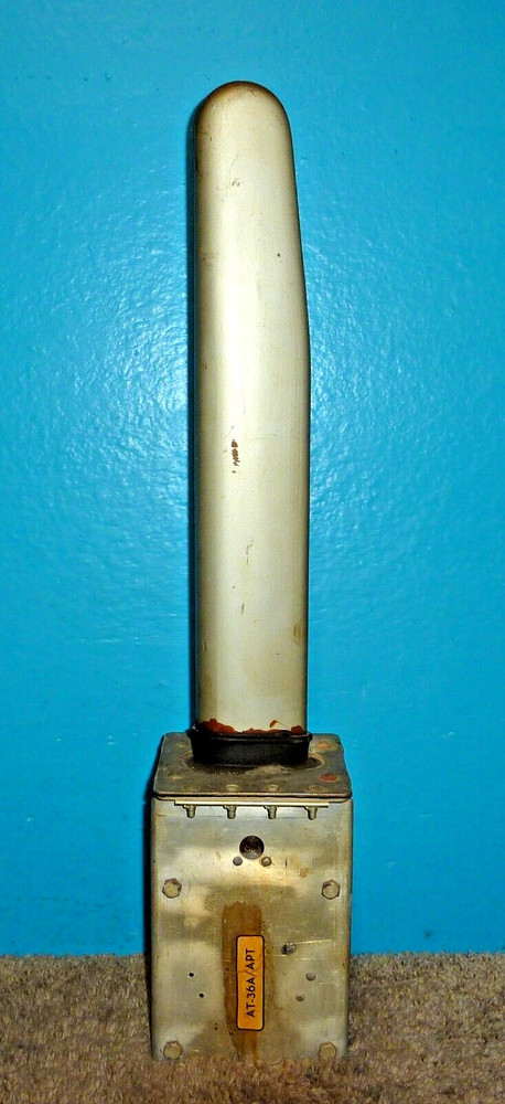 WWII AT-36A/APT Military Aircraft Blade Antenna Assembly