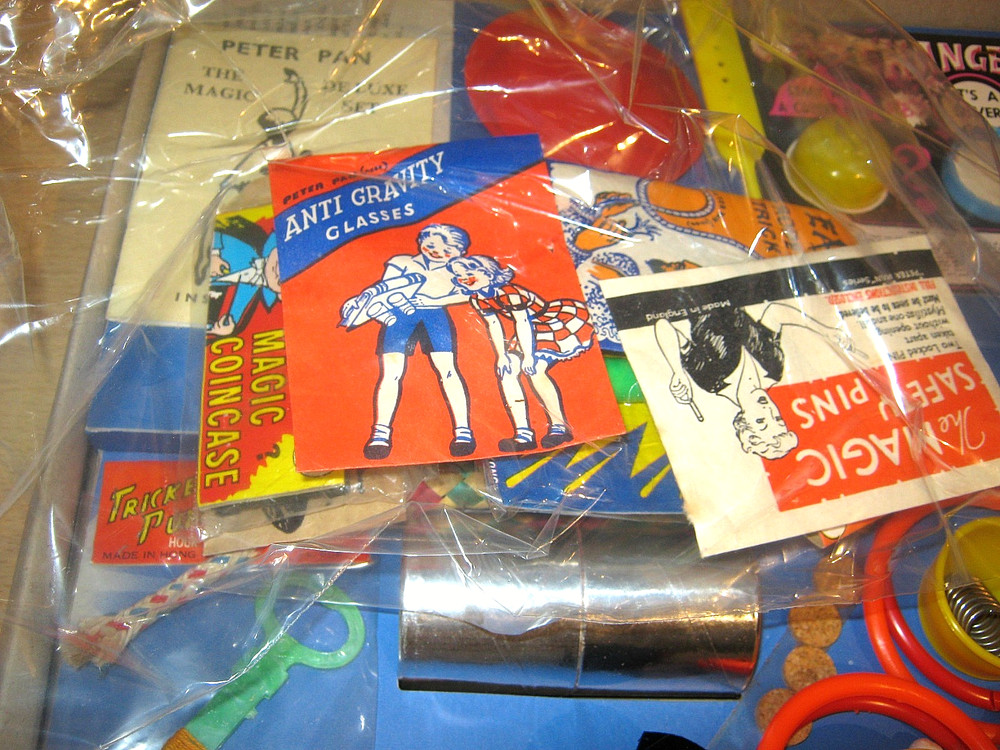 Vintage DE LUXE MAGIC Set by PETER PAN - OLD