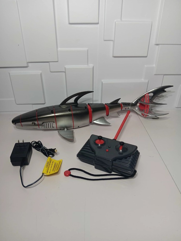 Swimways Cyborg RC Shark With Remote Control 2005 Very HTF (READ DESCRIPTION)