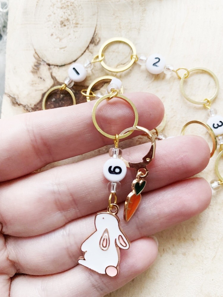 Rabbit chain row counter for knitting