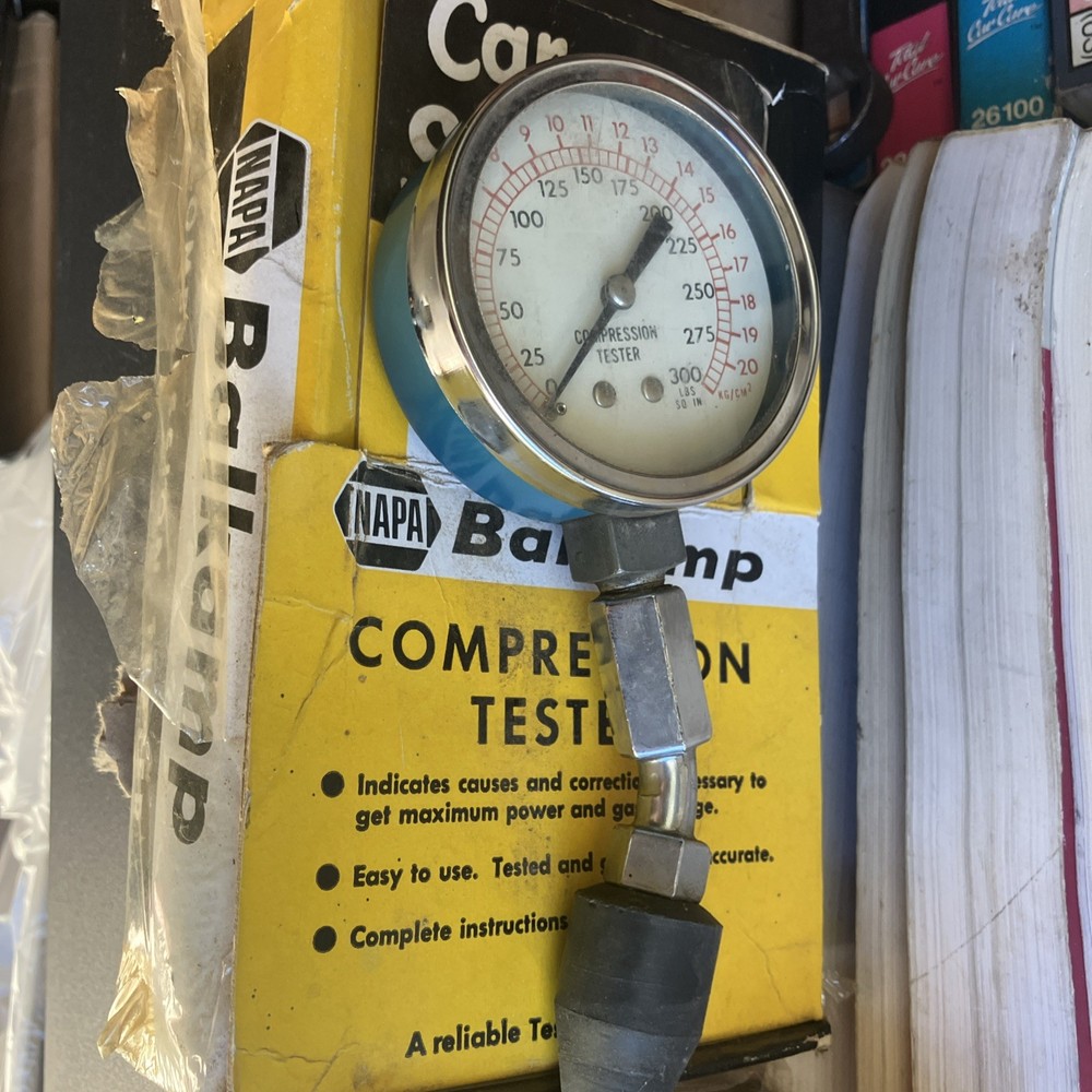 Vintage Compression Tester 0-300 psi