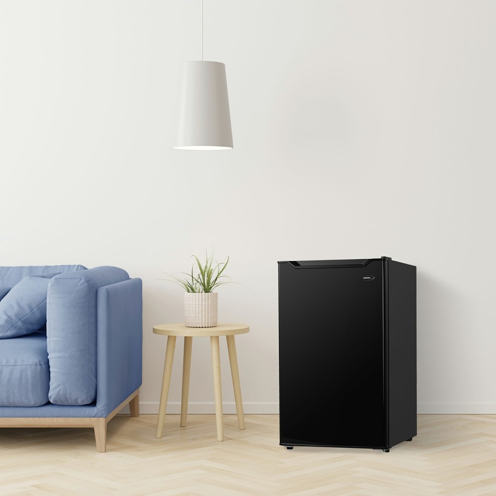 Danby 3.2 cu. ft. Compact Refrigerator Auto Defrost (Black)